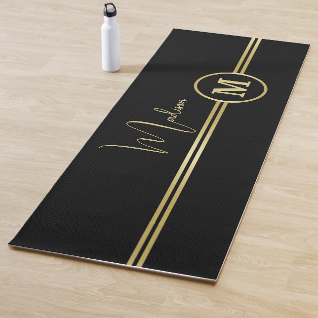 Tapete De Yoga Elegant Gold Signature Monogram on Black (In Situ)