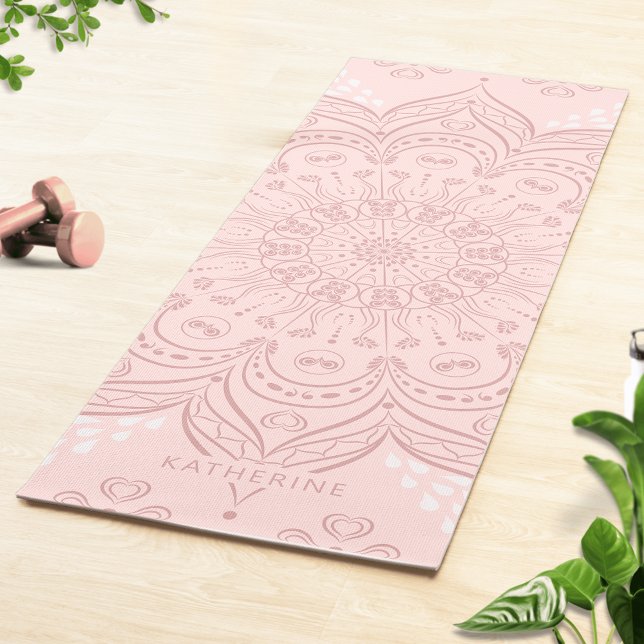 Tapete De Yoga Elegante Monogramo Blush Pink Mandala (Personalized Blush Pink Yoga Mat with Elegant Mandala Pattern)
