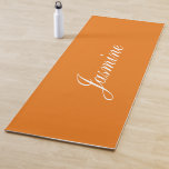 Tapete De Yoga Elegante Vivid Orange Personalizado Yoga Mat<br><div class="desc">Elegante Vivid Orange Personalizado Yoga Mat,  o nome neste vibrante tapete colorido de ioga é fácil de personalizar online antes de fazer pedidos.</div>