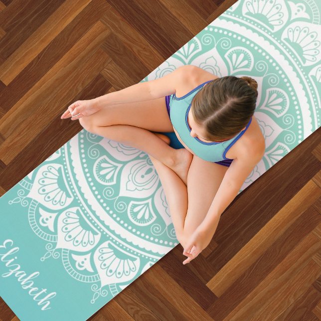 Tapete De Yoga Exercício de Mandala de Nome Personalizado (A pretty teal blue and white mandala yoga exercise mat. Personalize it with your name.)