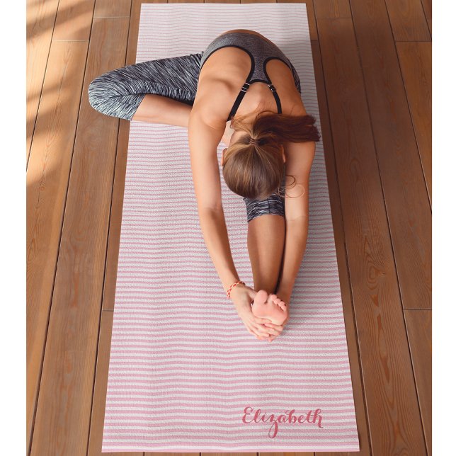 Tapete De Yoga Exercício de Monograma de Stripes Brancas Brancas  (Modern Chic Pink White Stripes Monogram Exercise Yoga Mat)