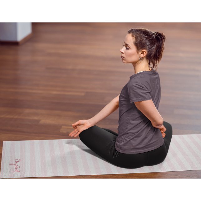 Tapete De Yoga Exercício Moderno De Monograma Elegante De Listras (Modern Chic Pink Stripes Elegant Monogram Exercise Yoga Mat)