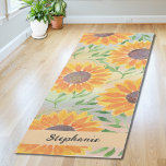 Tapete De Yoga Folhas de Girassol Personalizadas<br><div class="desc">Aproveite sua prática de yoga neste bonito tapete de yoga padrão de girassol do país. É decorado com girassóis amarelos e folhas verdes sobre fundo de aquarela. Você pode personalizar este tapete alterando o nome ou fazer dele como um monograma, se preferir. Porque nós criamos a nossa trabalho de arte,...</div>