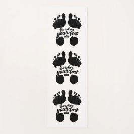 Tapete De Yoga Impressão de "Estar onde estão seus pés" preto e b