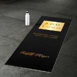 Tapete De Yoga Logotipo da empresa clássico de negócios preto<br><div class="desc">Um fundo preto clássico e eterno. Personalize e adicione seu próprio negócio,  logotipo da empresa,  slogan/lema e nome. Traseira: sem design ou cor.</div>