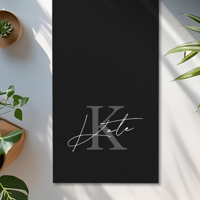 Tapete De Yoga Monograma de Script de Mão Branca e Preto Moderno (Criador carregado)