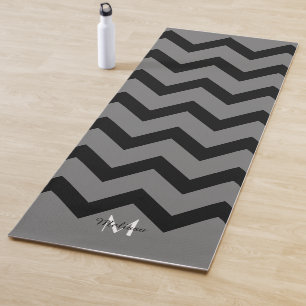 Tapete De Yoga Monograma do padrão Simples Preto e cinza Chevron