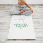 Tapete De Yoga Monograma Floral de Aquarela<br><div class="desc">Design com uma cruz floral de cor aquosa.</div>