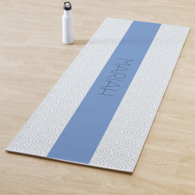 Tapete De Yoga Namaste Circle Geo em Cornflower com nome personal (In Situ)