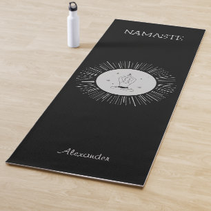 Tapete De Yoga Namaste Yoga Man colocando Cinza gráfica em preto