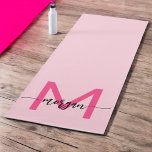 Tapete De Yoga Nome de Monograma de Rapariga de Script Moderno Ro<br><div class="desc">Melhore sua prática com nosso Yoga Mat! Apresentando um vibrante design cor-de-rosa-quente e personalizado com seu nome em um elegante roteiro moderno, este tapete yoga adiciona um toque na moda à sua rotina de exercícios. Produzido a partir de material não escorregadio de alta qualidade, ele proporciona conforto e estabilidade para...</div>
