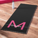 Tapete De Yoga Nome do Monograma da Rapariga Preta-Rosa Quente<br><div class="desc">Melhore sua prática com nosso Yoga Mat! Apresentando um vibrante design cor-de-rosa-quente e personalizado com seu nome em um elegante roteiro moderno, este tapete yoga adiciona um toque na moda à sua rotina de exercícios. Produzido a partir de material não escorregadio de alta qualidade, ele proporciona conforto e estabilidade para...</div>