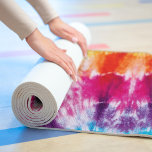 Tapete De Yoga Nome Personalizado Colorido do Colorido Rainbow Ti<br><div class="desc">Colorida Rainbow Tie Dye Nome personalizado Yoga Mat você pode facilmente adicionar um nome para fazer um único presente de gentileza para seu melhor amigo ou para o resto da família antes de ir para seu próximo destino tropical</div>