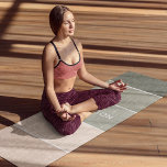 Tapete De Yoga Nome Personalizado do Colorblock de tendências mod<br><div class="desc">Yoga Mat,  nome personalizado do bloco de tendências moderno,  apresenta um padrão colorido de blocos coloridos retrorados em cinzas e tons cor-de-rosa com seu nome personalizado no centro. Personalizado editando o texto na caixa de texto fornecida. Elaborado por ©Evco Studio www.zazzle.com/store/evcostudio</div>