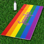 Tapete De Yoga Orgulho LGBTQ Sinalizador Arco-Íris Nome Personali<br><div class="desc">Adicione um nome e crie facilmente o seu tapete ioga personalizado. Clique em EDIT DESIGN para alterar a cor do texto. Você pode TRANSFERIR este DESIGN em outros produtos do Zazzle e ajustá-lo ao ajustado da maioria dos itens do Zazzle. Os designs Standard Studio são feitos em gráficos vetoriais de...</div>