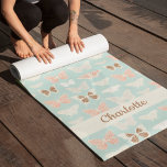 Tapete De Yoga Padrão bonito de borboletas<br><div class="desc">Diversão personalizada do padrão de borboletas design.</div>