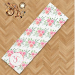 Tapete De Yoga Pink Pastel Floral Watercolor Name Monograma<br><div class="desc">Este tapete de ioga bonito é decorado com um padrão de aquarela floral em rosa,  coral e verde. Facilmente personalizável com seu nome e monograma. As costas estão cor-de-rosa. Original Watercolor © Michele Davies.</div>
