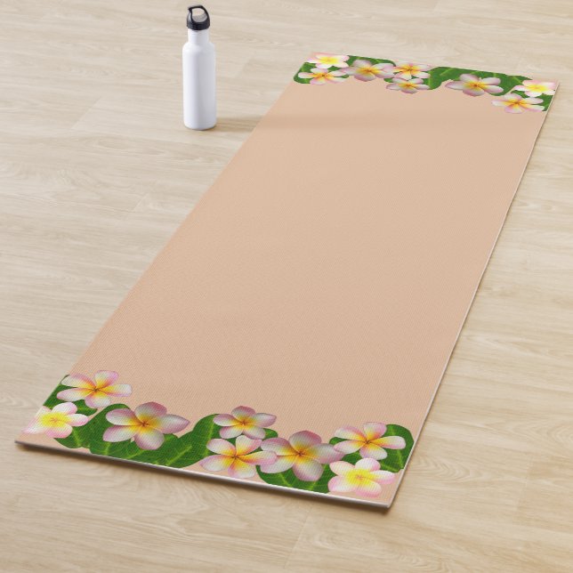 Tapete De Yoga Plumeria Flowers on Champagne Beige (In Situ)