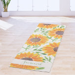 Tapete De Yoga Rustic Sunflower Deixa Nome Personalizado<br><div class="desc">Girassóis trazem alegria! Aproveite sua prática de yoga neste bonito tapete de yoga padrão de girassol do país. É decorado com girassóis de cor d'água e as folhas estão sobre fundo branco. Você pode personalizar este tapete alterando o nome ou fazer dele como um monograma, se preferir. Porque nós criamos...</div>