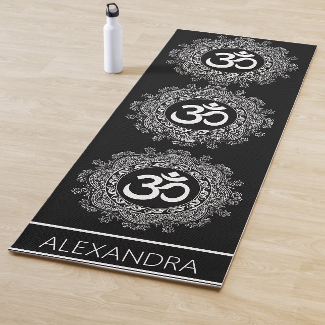 Tapete De Yoga Símbolo Mandala Preto Om Nome Personalizado (In Situ)