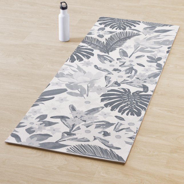 Tapete De Yoga Tropical Grey Foliage Floral White Pattern (In Situ)
