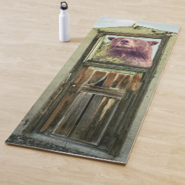 Tapete De Yoga Urso na janela olha para você