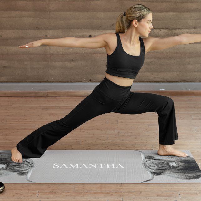 Tapete De Yoga Vaca das Terras Altas Preta e Branca Monograma  (Criador carregado)