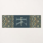Tapete De Yoga Vintage Bird & Floral William Morris<br><div class="desc">Este simples, mas elegante design adiciona estilo aos vossos exercícios, com o seu escuro e elegante William Morris inspira um padrão floral em verde sábio, ouro mole e ferrugem rica num fundo negro. Adicione um nome e inicial para personalizá-lo. Faz excelente aniversário, Natal ou presente de Dia de as mães....</div>