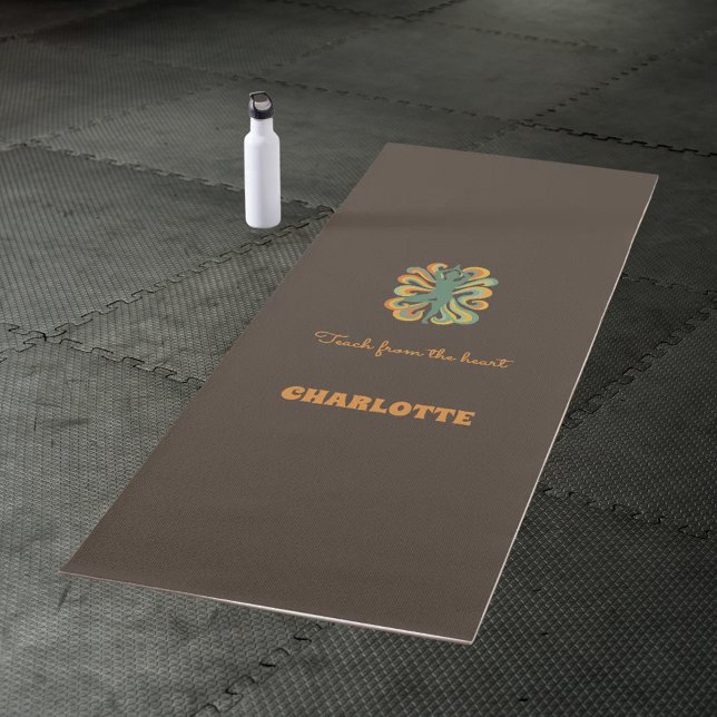 Tapete De Yoga Yoga pose swirls retro brown orange name slogan  (Criador carregado)