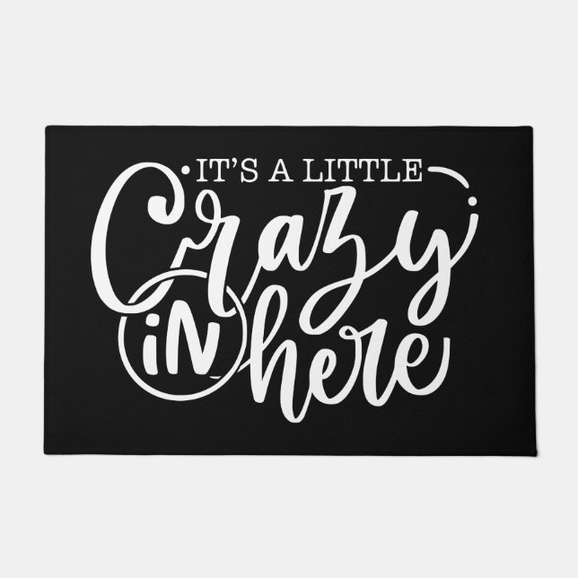 Tapete Diversão É Um Pouco Maluco Aqui Escuro Branco (Frente)