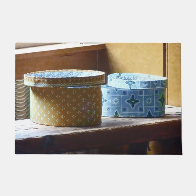 Tapete Duas Caixas de Chapéus (Frente)