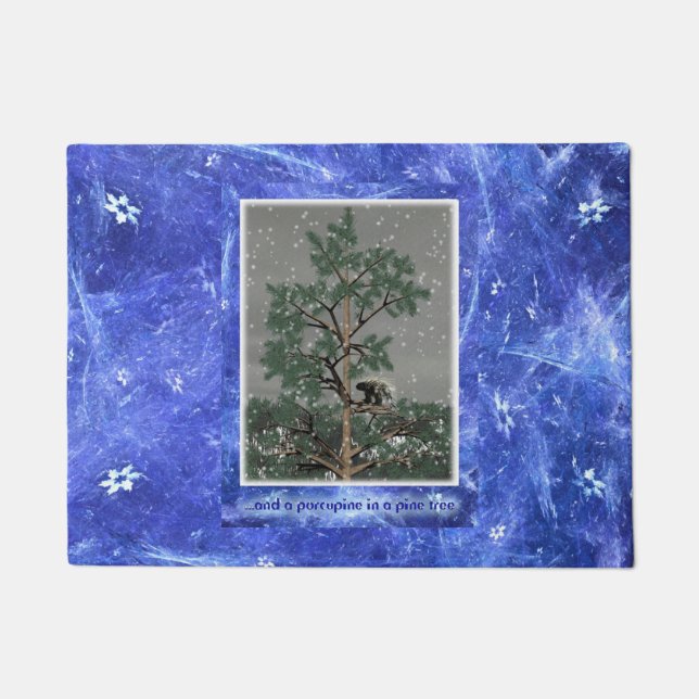 Tapete E Um Porcupine Numa Árvore De Pinheiros (Frente)