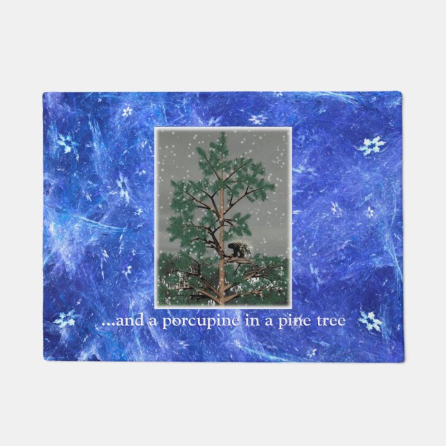 Tapete E Um Porcupine Numa Árvore De Pinheiros (Frente)
