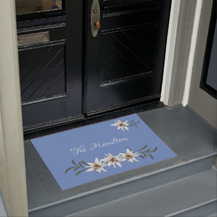 Tapete Edelweiss Branco Na Porta Azul
