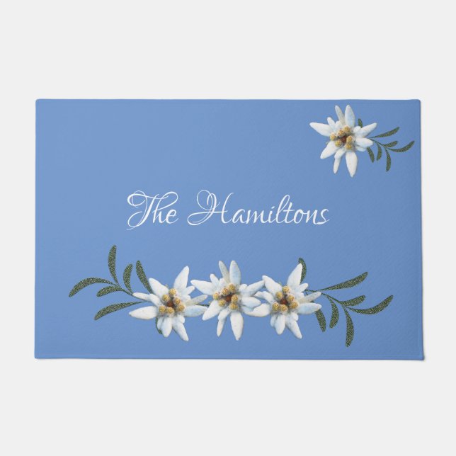 Tapete Edelweiss Branco Na Porta Azul (Frente)