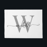 Tapete Elegante Moderno Nome com Letra Inicial Monograma<br><div class="desc">Tapete Personalizado Moderno Elegante Estiloso Branco e Cinza com Nome Inicial Monograma em Letra de Script. Este design apresenta um primeiro nome em uma linda fonte de letra manuscrita com floreio (ou tipografia) com monograma inicial em cinza e preto sobre branco. Ótimo presente feminino e sofisticado para aquecimento de casa,...</div>