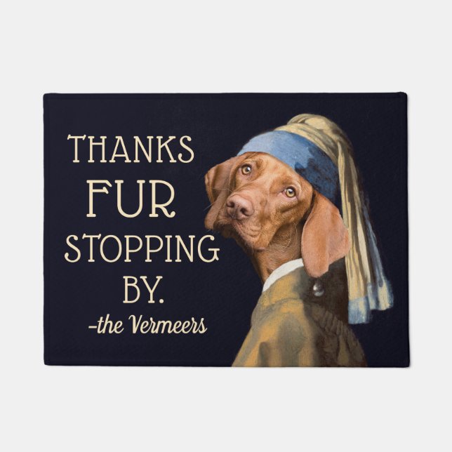 Tapete Engraçada Garota Cachorro com Pearl Olhando Vermee (Frente)