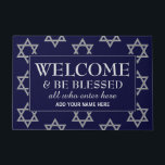 Tapete Estrela de David WELCOME<br><div class="desc">Na moda, Estrela de David WELCOME Door Mat com a redação WELCOME & BE BLESSED ALL WHITER ENTER AQUI (EXCETO TRESPASSERS). O fundo é uma estrela prateada falsa de David contra um fundo azul da meia-noite. Todo o texto é PERSONALIZÁVEL para que você possa alterar o texto de acordo com...</div>
