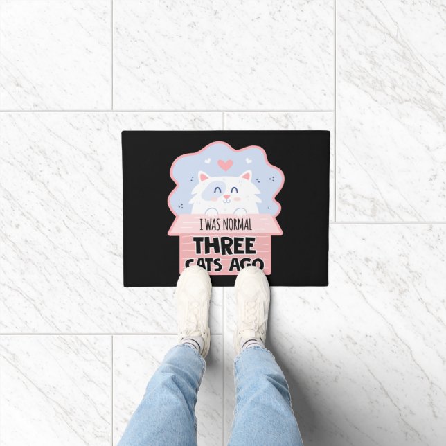Tapete Eu Era Normal Há Três Gatos (Interior)