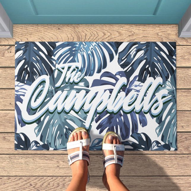 Tapete Família Tropical Nome Blue White Palm Folaves (Family name doormat with blue palm leaves)