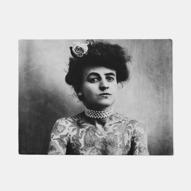 Tapete Fotografia de uma dama tatuada (Frente)