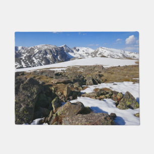 Tapete Fusão de neve nas montanhas rochosas