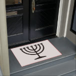 Tapete Judeu Menorah (Símbolo do Judaísmo)<br><div class="desc">Esta design apresenta uma ilustração de uma menorah, usada pelas pessoas judaicas para celebrar o feriado de oito dias de Chanucá. A menorah é um candelabro com nove ramificações que é iluminado durante Chanucá. Oito dos nove ramos seguram luzes (velas ou lâmpadas de óleo) que simbolizam as oito noites do...</div>