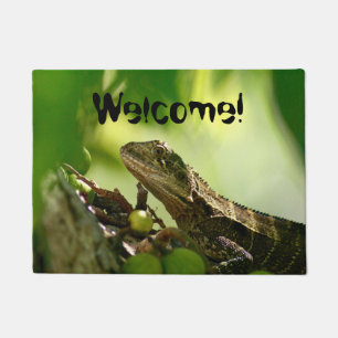 Tapete Lagarto australiano que esconde entre as folhas,