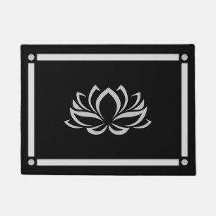 Tapete Lotus prateado na porta preta