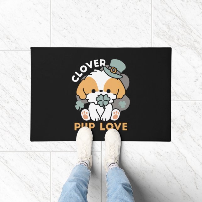 Tapete Lucky Pup com Clover - Rua. Presente no Dia de Pat (Interior)