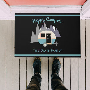 Tapete Mini Camper Trailer Azul na Porta Preta