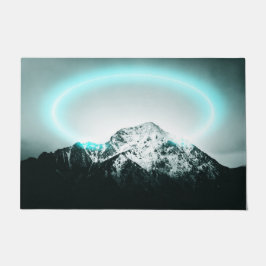 Tapete Misteriosa luz azul-neon da montanha nevada