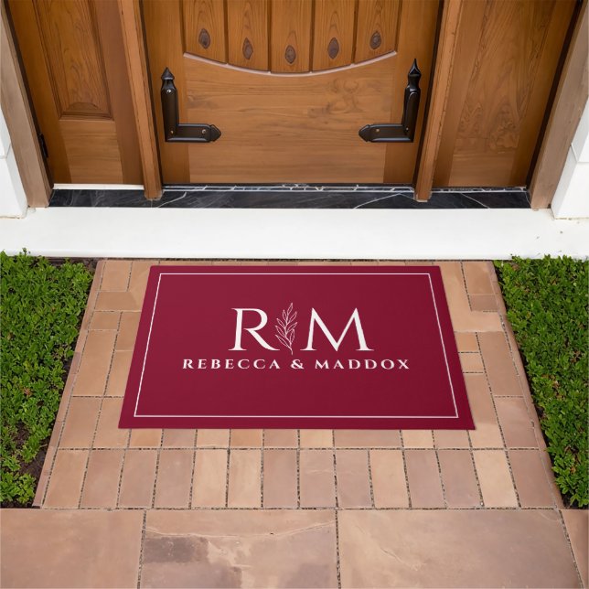 Tapete Modern Burgundy Botanical Monogram Door Mat (Ar livre)