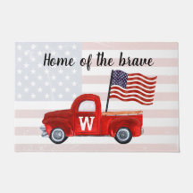 Monograma da Brave American Flag Red Truck